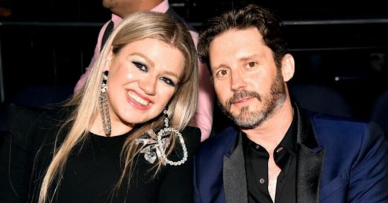 Kelly Clarkson settles divorce