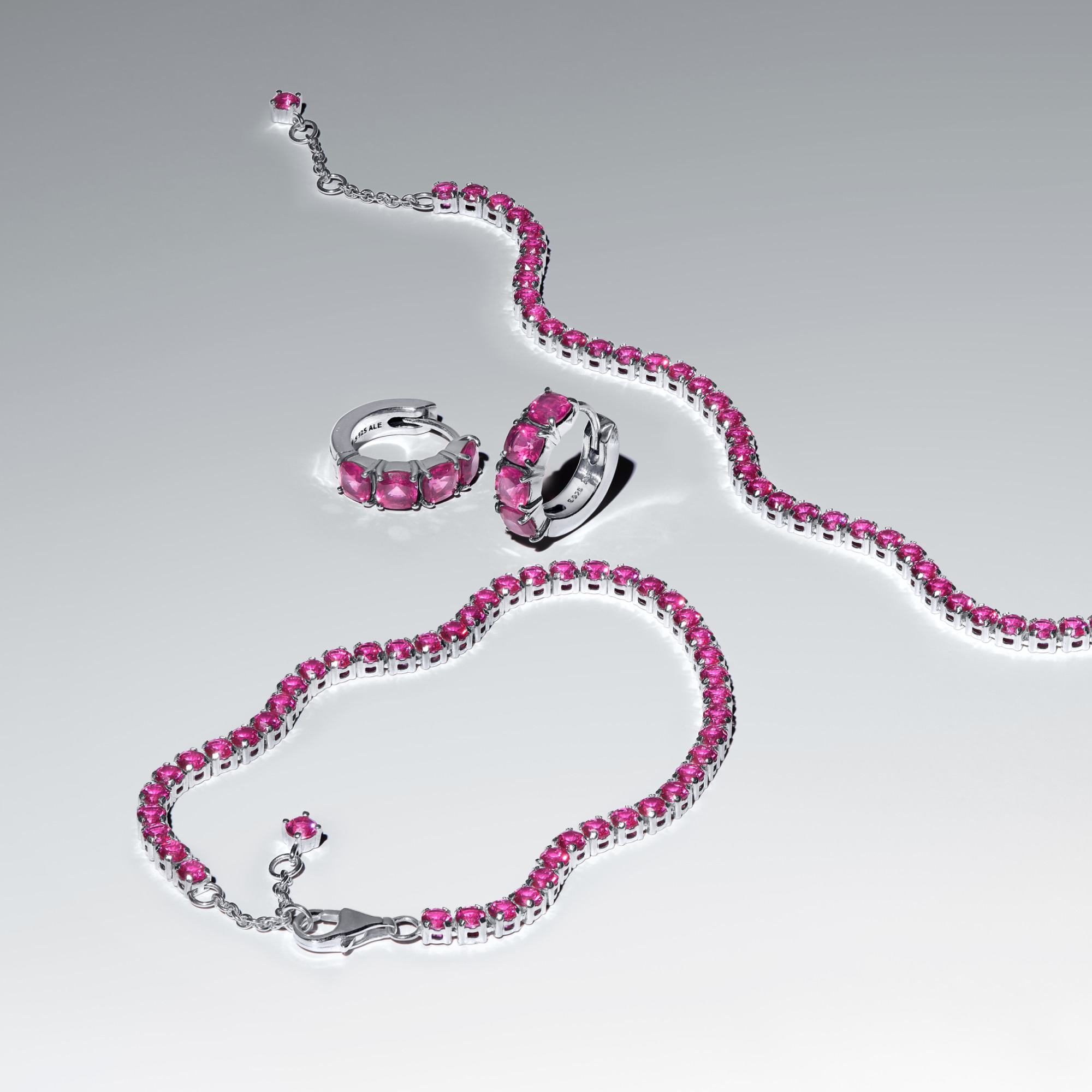 HIGH 2025Q2D Collection Timeless Go Ac Tp Pdp Product Styled 04 1x1 RGB